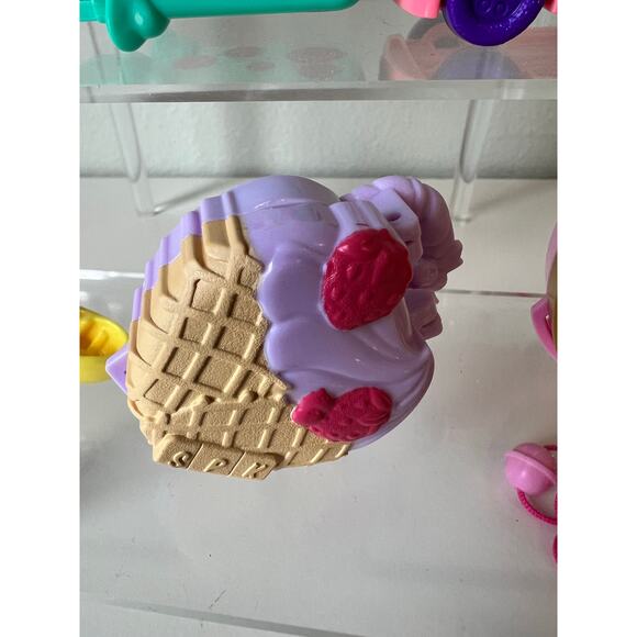 Collection of Shopkins and Polly Pocket Various Compact play-sets, 1 Vehicle - Picture 8 of 9